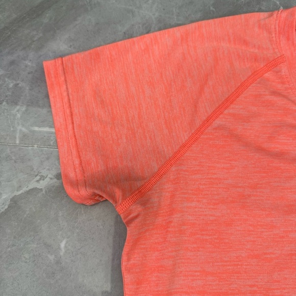 Women’s Under Armour Heat Gear Semi Fitted Short Sleeve V-Neck Shirt Small - Picture 4 of 16